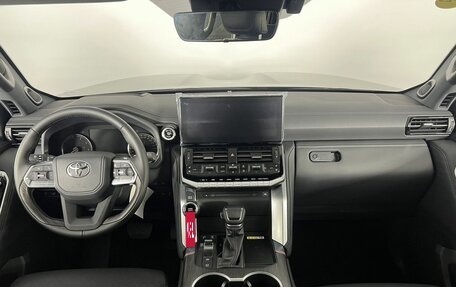 Toyota Land Cruiser, 2024 год, 13 990 000 рублей, 15 фотография