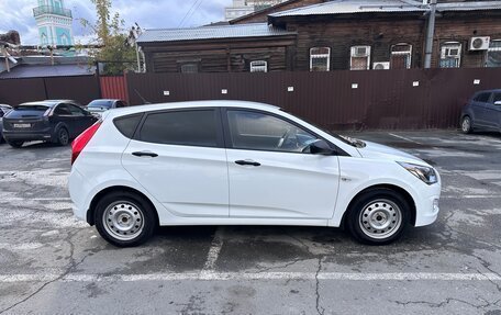 Hyundai Solaris II рестайлинг, 2015 год, 700 000 рублей, 2 фотография