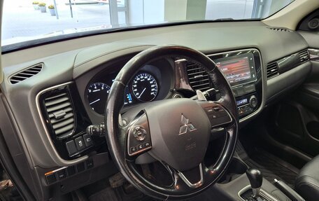 Mitsubishi Outlander III рестайлинг 3, 2016 год, 2 310 000 рублей, 8 фотография