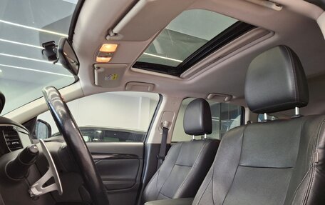 Mitsubishi Outlander III рестайлинг 3, 2016 год, 2 310 000 рублей, 11 фотография
