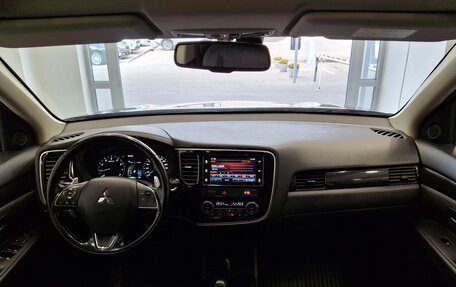 Mitsubishi Outlander III рестайлинг 3, 2016 год, 2 310 000 рублей, 12 фотография