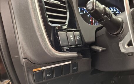 Mitsubishi Outlander III рестайлинг 3, 2016 год, 2 310 000 рублей, 15 фотография