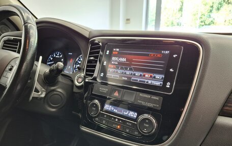 Mitsubishi Outlander III рестайлинг 3, 2016 год, 2 310 000 рублей, 19 фотография