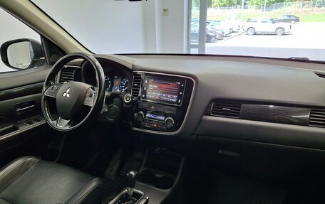 Mitsubishi Outlander III рестайлинг 3, 2016 год, 2 310 000 рублей, 18 фотография