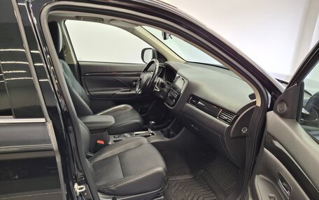 Mitsubishi Outlander III рестайлинг 3, 2016 год, 2 310 000 рублей, 24 фотография