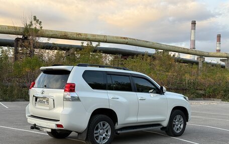 Toyota Land Cruiser Prado 150 рестайлинг 2, 2011 год, 2 700 000 рублей, 5 фотография