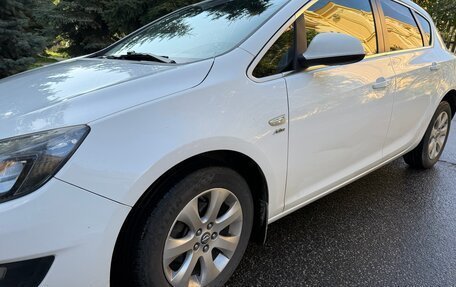 Opel Astra J, 2014 год, 850 000 рублей, 2 фотография
