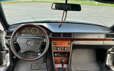 Mercedes-Benz E-Класс, 1995 год, 390 000 рублей, 9 фотография