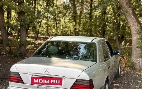 Mercedes-Benz E-Класс, 1995 год, 390 000 рублей, 3 фотография