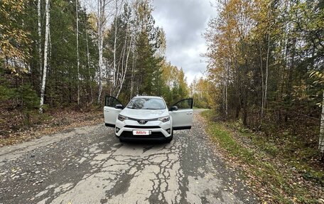 Toyota RAV4, 2018 год, 2 590 000 рублей, 3 фотография