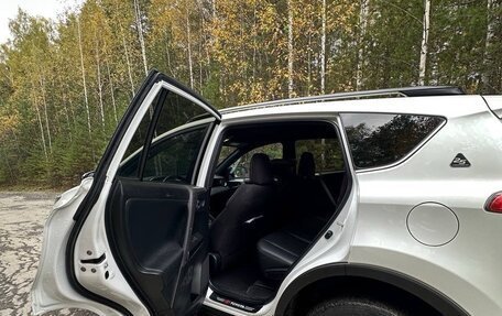 Toyota RAV4, 2018 год, 2 590 000 рублей, 7 фотография