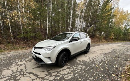 Toyota RAV4, 2018 год, 2 590 000 рублей, 6 фотография