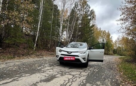 Toyota RAV4, 2018 год, 2 590 000 рублей, 2 фотография