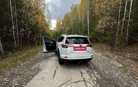 Toyota RAV4, 2018 год, 2 590 000 рублей, 4 фотография