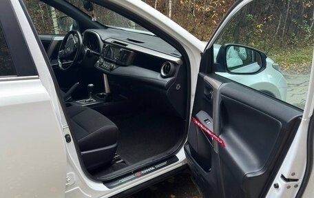 Toyota RAV4, 2018 год, 2 590 000 рублей, 10 фотография