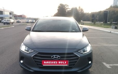 Hyundai Elantra VI рестайлинг, 2018 год, 1 950 000 рублей, 6 фотография
