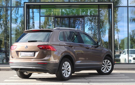 Volkswagen Tiguan II, 2017 год, 1 990 000 рублей, 3 фотография