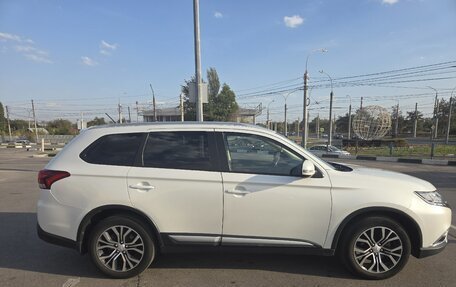 Mitsubishi Outlander III рестайлинг 3, 2015 год, 1 850 000 рублей, 3 фотография