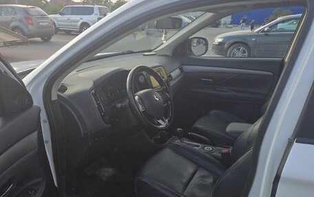 Mitsubishi Outlander III рестайлинг 3, 2015 год, 1 850 000 рублей, 9 фотография
