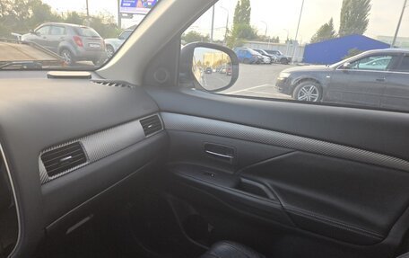 Mitsubishi Outlander III рестайлинг 3, 2015 год, 1 850 000 рублей, 11 фотография