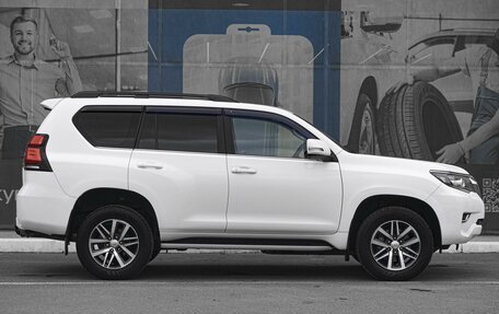 Toyota Land Cruiser Prado 150 рестайлинг 2, 2017 год, 5 250 000 рублей, 5 фотография
