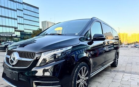 Mercedes-Benz V-Класс, 2024 год, 13 600 000 рублей, 2 фотография