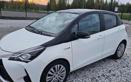 Toyota Yaris III рестайлинг, 2017 год, 1 398 000 рублей, 1 фотография