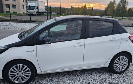 Toyota Yaris III рестайлинг, 2017 год, 1 398 000 рублей, 3 фотография