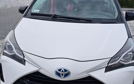 Toyota Yaris III рестайлинг, 2017 год, 1 398 000 рублей, 2 фотография