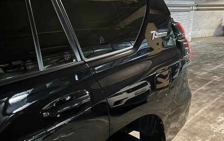 Toyota Land Cruiser Prado 150 рестайлинг 2, 2021 год, 7 500 000 рублей, 5 фотография