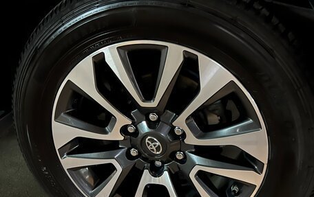 Toyota Land Cruiser Prado 150 рестайлинг 2, 2021 год, 7 500 000 рублей, 18 фотография