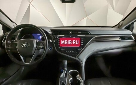 Toyota Camry, 2018 год, 2 059 000 рублей, 10 фотография