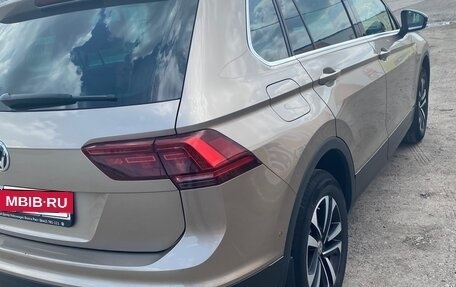 Volkswagen Tiguan II, 2019 год, 2 650 000 рублей, 2 фотография