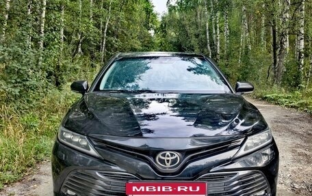 Toyota Camry, 2018 год, 2 185 000 рублей, 10 фотография