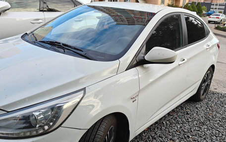 Hyundai Solaris II рестайлинг, 2013 год, 720 000 рублей, 2 фотография