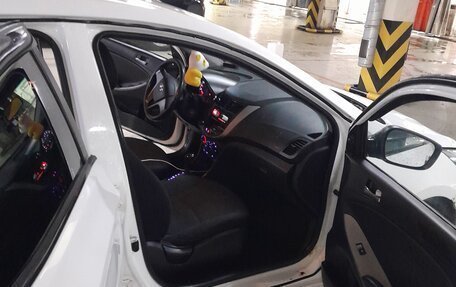 Hyundai Solaris II рестайлинг, 2016 год, 595 000 рублей, 3 фотография