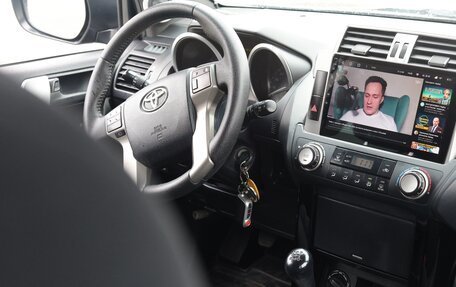 Toyota Land Cruiser Prado 150 рестайлинг 2, 2017 год, 3 300 000 рублей, 14 фотография