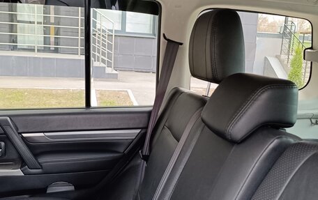 Mitsubishi Pajero IV, 2011 год, 2 000 000 рублей, 12 фотография