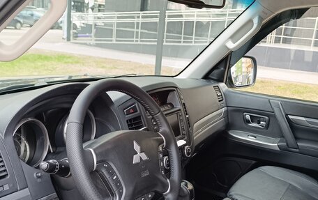 Mitsubishi Pajero IV, 2011 год, 2 000 000 рублей, 13 фотография