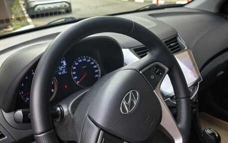 Hyundai Solaris II рестайлинг, 2015 год, 1 100 000 рублей, 14 фотография
