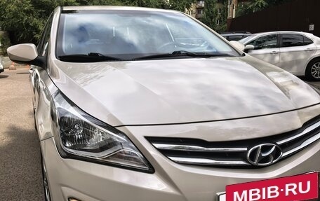 Hyundai Solaris II рестайлинг, 2015 год, 1 100 000 рублей, 4 фотография