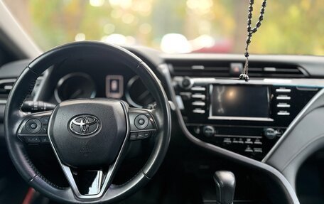 Toyota Camry, 2019 год, 2 590 000 рублей, 21 фотография