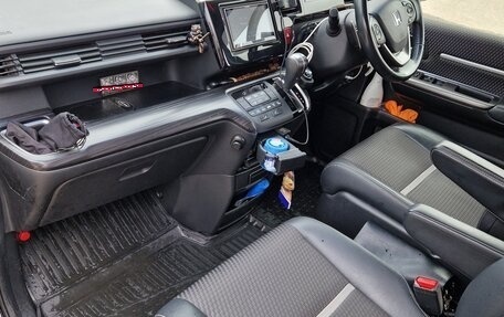 Honda Stepwgn IV, 2016 год, 2 150 000 рублей, 13 фотография