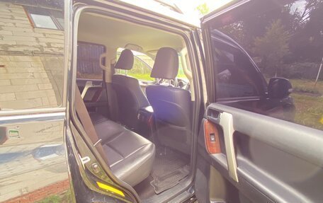 Toyota Land Cruiser Prado 150 рестайлинг 2, 2017 год, 3 860 000 рублей, 7 фотография