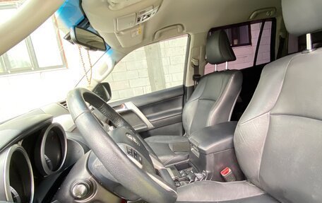 Toyota Land Cruiser Prado 150 рестайлинг 2, 2017 год, 3 860 000 рублей, 8 фотография