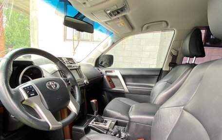 Toyota Land Cruiser Prado 150 рестайлинг 2, 2017 год, 3 860 000 рублей, 9 фотография
