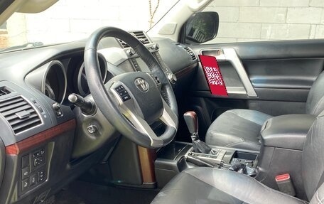 Toyota Land Cruiser Prado 150 рестайлинг 2, 2017 год, 3 860 000 рублей, 11 фотография