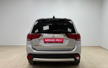 Mitsubishi Outlander III рестайлинг 3, 2018 год, 1 900 000 рублей, 5 фотография