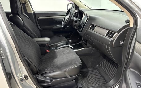 Mitsubishi Outlander III рестайлинг 3, 2018 год, 1 900 000 рублей, 13 фотография