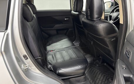 Mitsubishi Outlander III рестайлинг 3, 2018 год, 1 900 000 рублей, 15 фотография